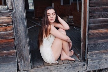 Ally Hardesty Photo #178