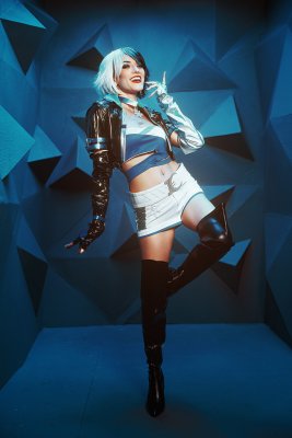 Joanie Brosas Photo #16