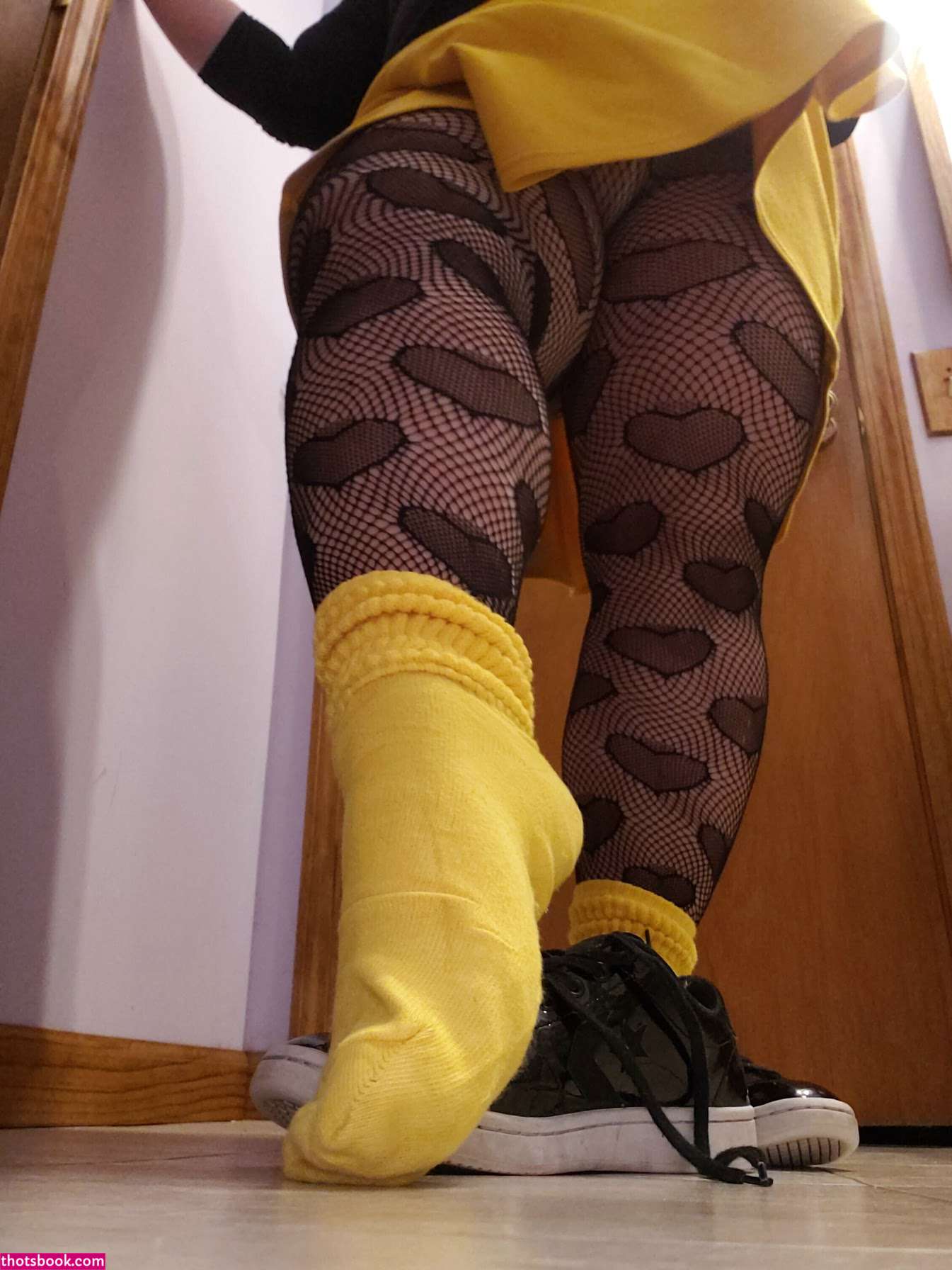 Nylonsandsocks Photo #25