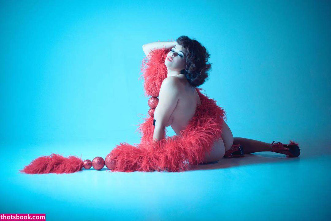 Mika Romantic Photo #4