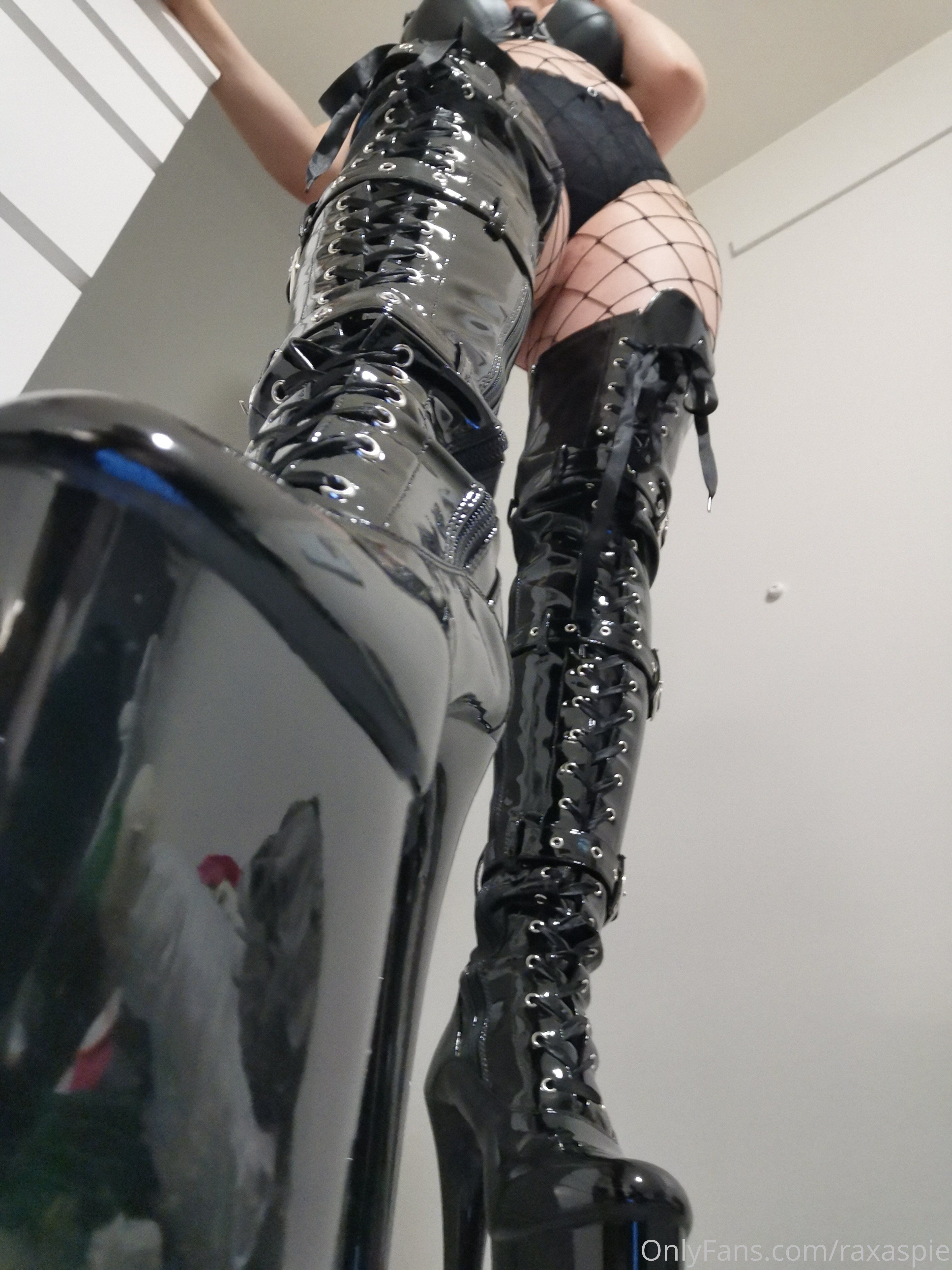 Domanatrix Photo #7