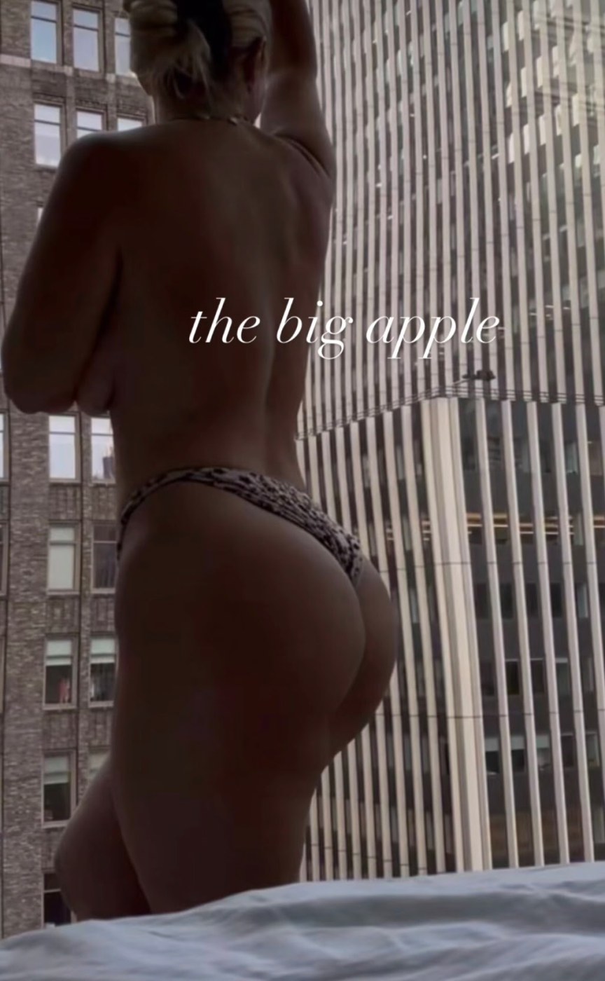 Mara Traversi Photo #9