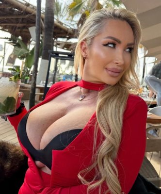 Mara Traversi Photo #18
