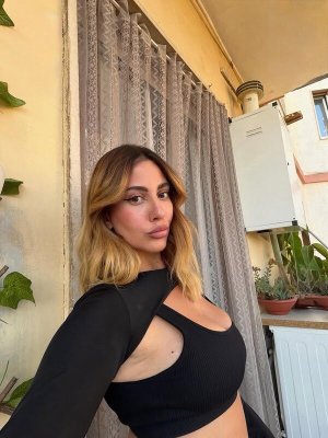 Anna Nere Photo #3