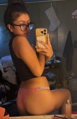 charleneee Photo #4