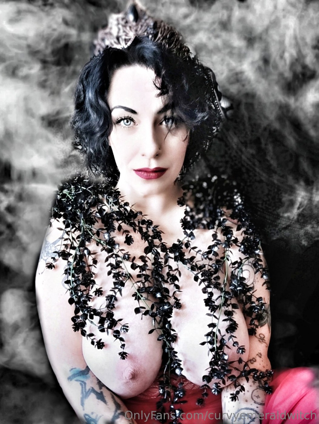 curvyemeraldwitch Photo #42