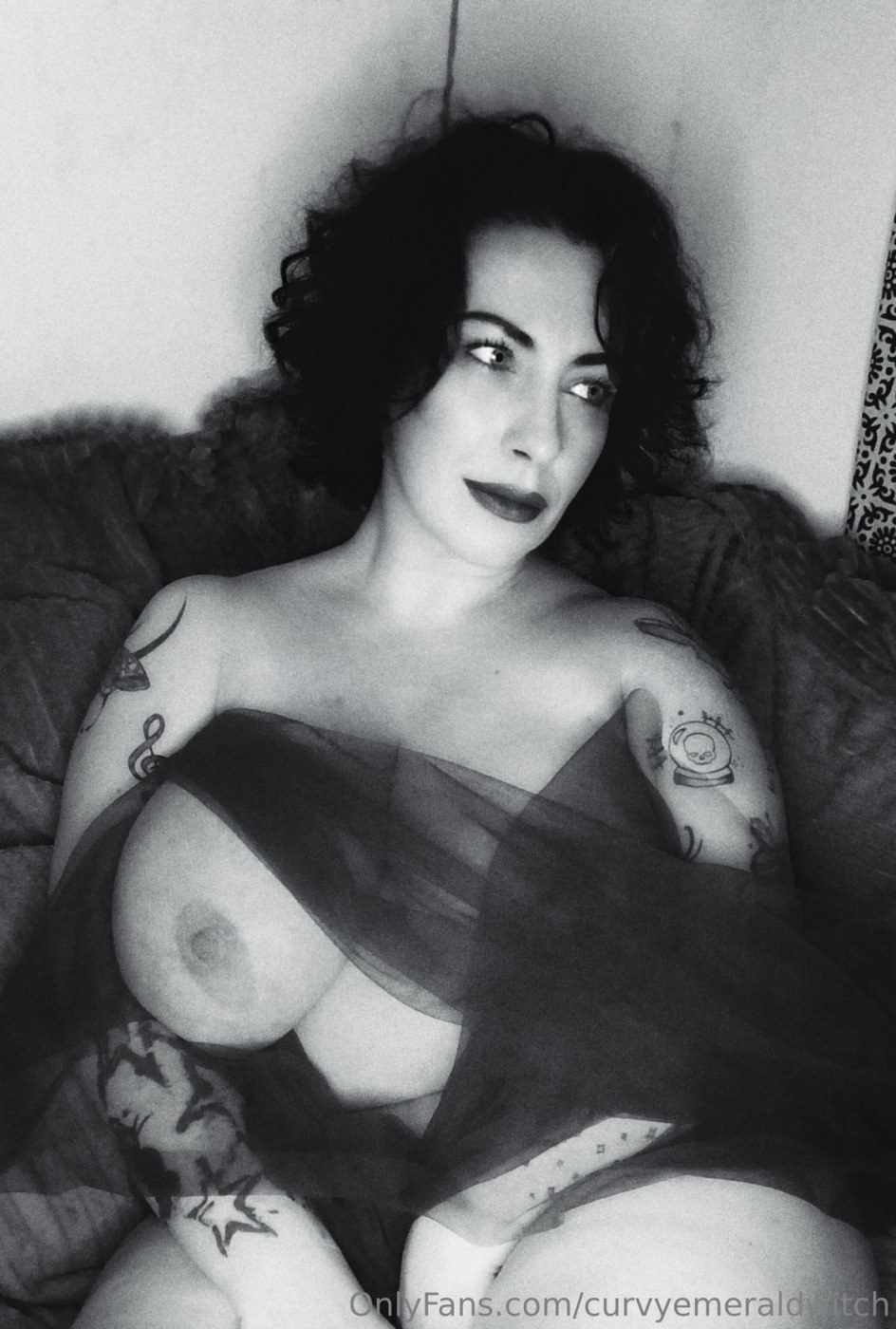 curvyemeraldwitch Photo #34