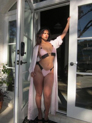 Nahrin Khan Photo #38