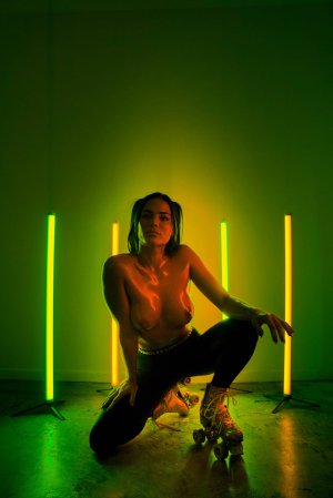 Alyson Eckmann Photo #2