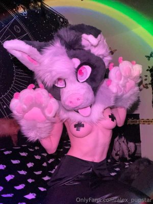 Ikkle Vixen Photo #12