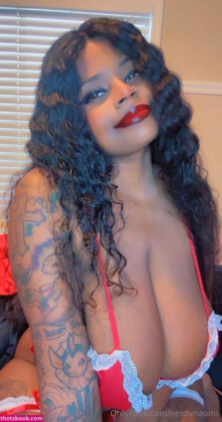 nerdynaomi Photo #8
