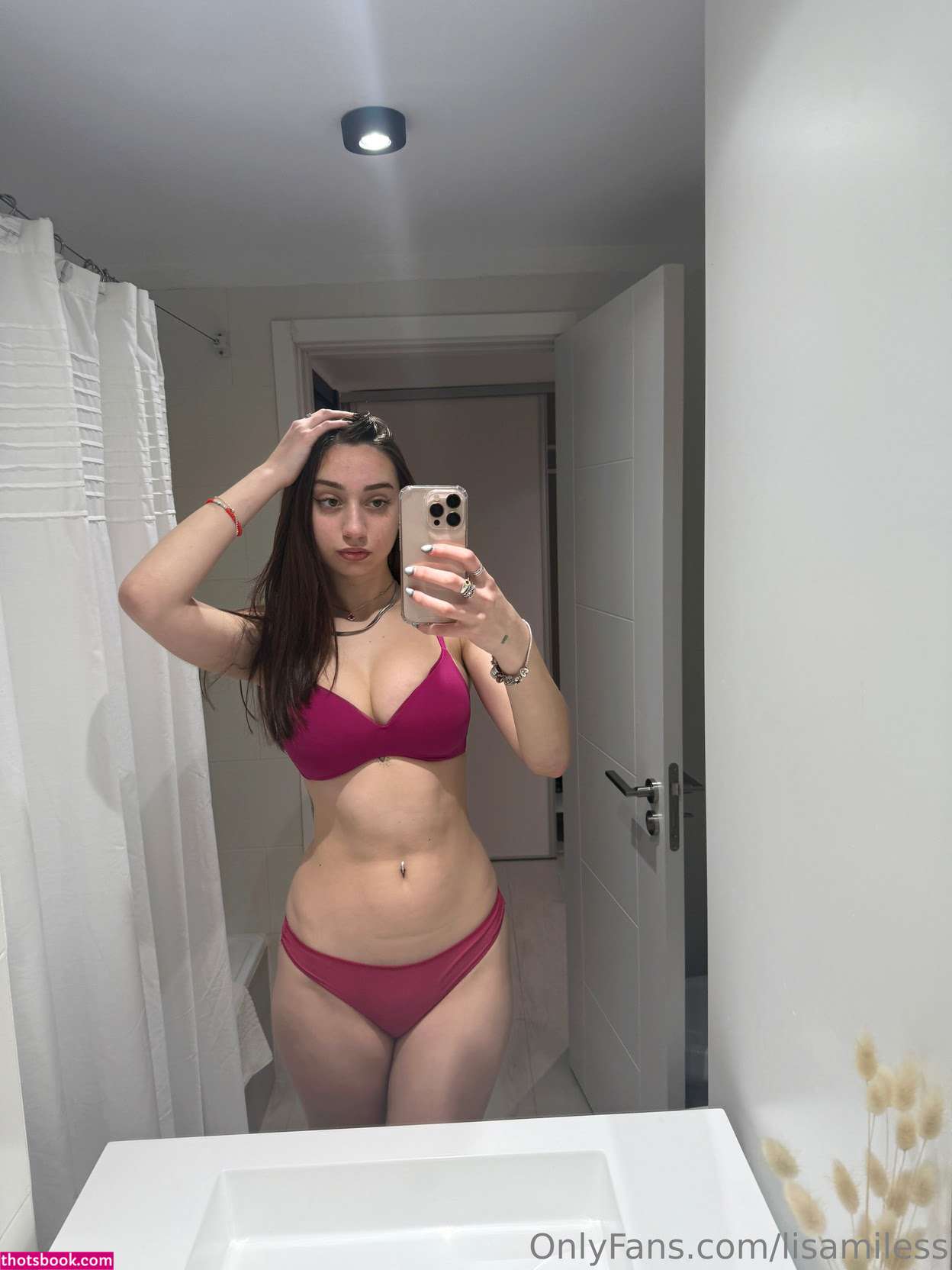 lisamiless Photo #4