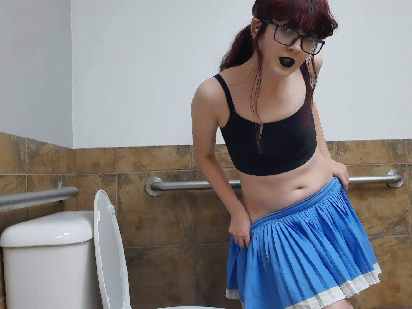 Julia Erdos Photo #5